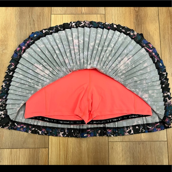 SOLD-NWT Lululemon Pleat To Street Skirt II
Floral Backdrop Black Multi / Black - Picture 8 of 10